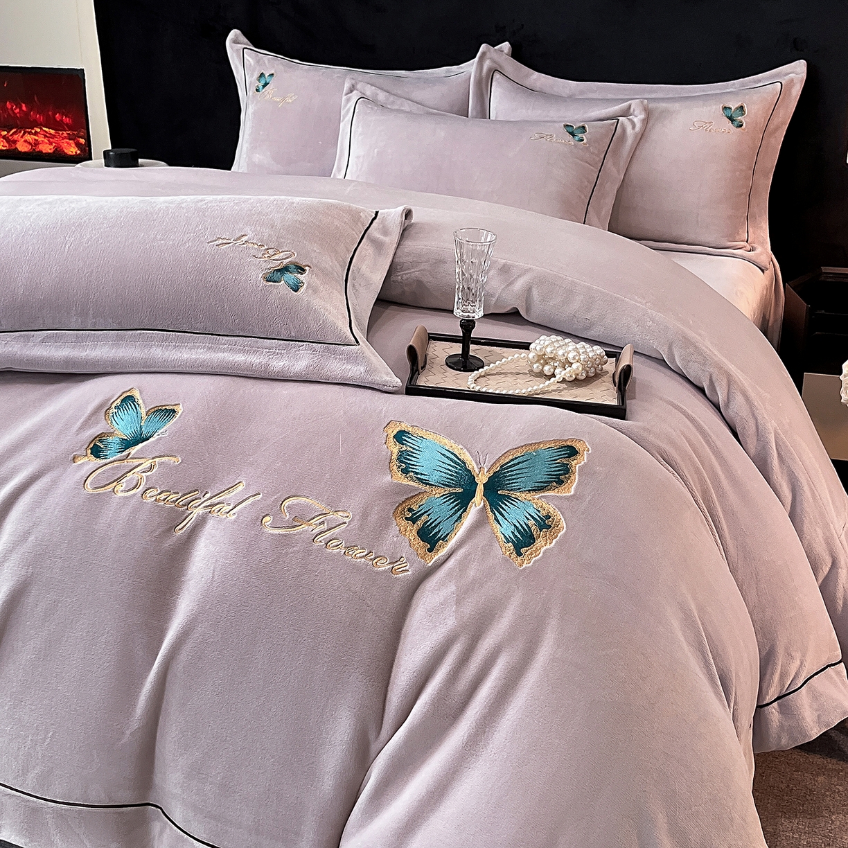 91家纺网 家纺一手货源 找家纺 妮恒美家纺 2025新款牛奶绒刺绣四件套唯美蝴蝶结系列 唯美-梦幻紫