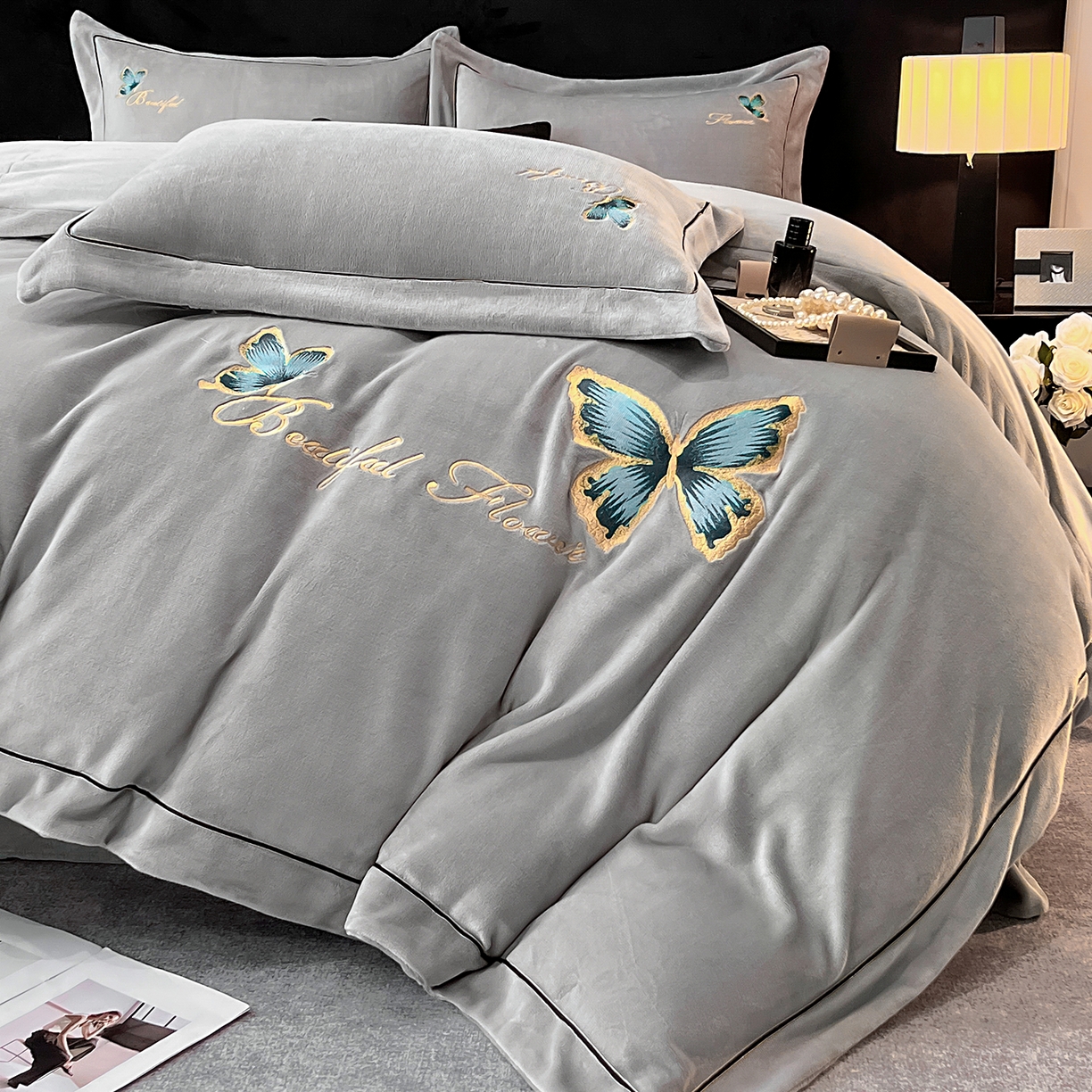 91家纺网 家纺一手货源 找家纺 妮恒美家纺 2025新款牛奶绒刺绣四件套唯美蝴蝶结系列 唯美-浅灰绿