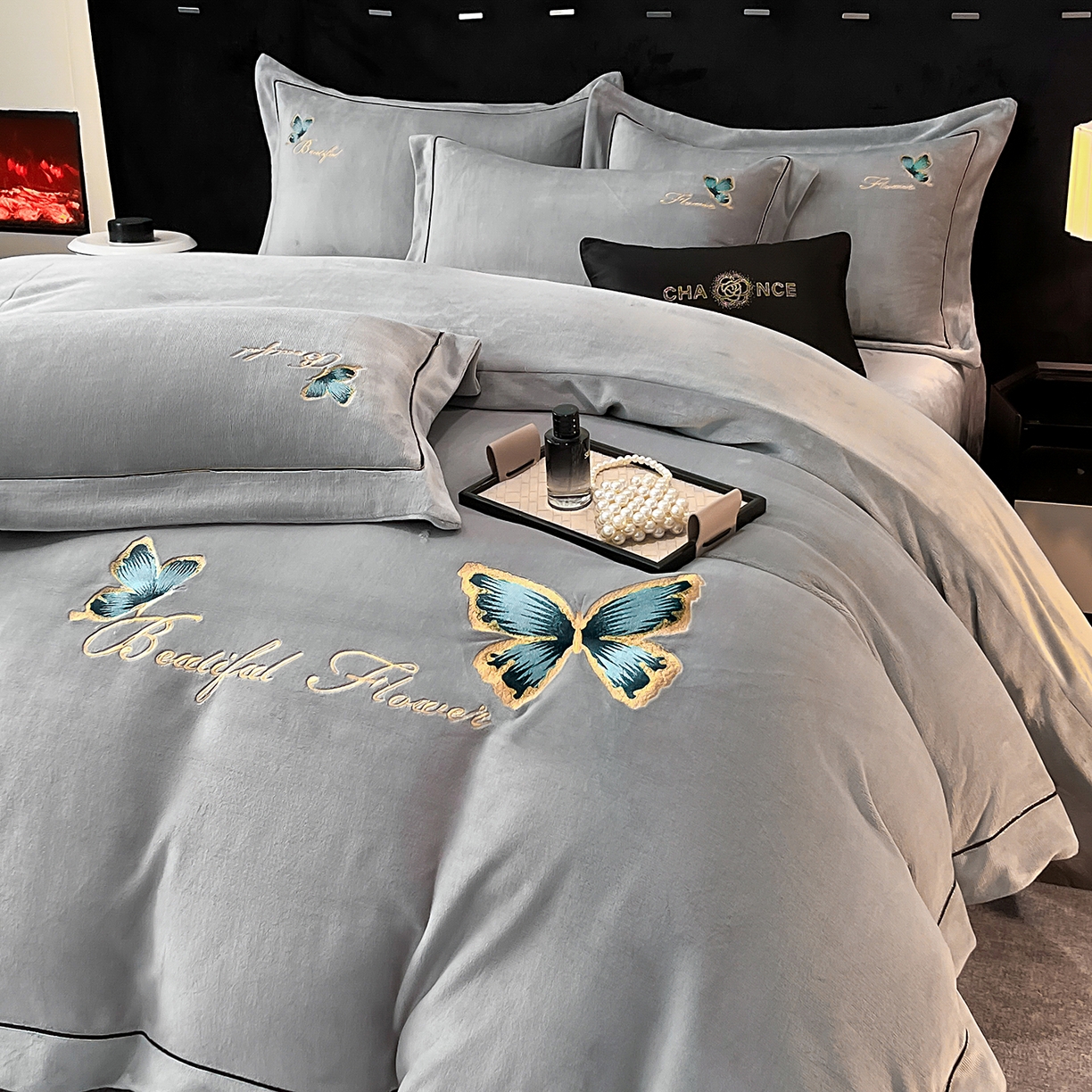 91家纺网 家纺一手货源 找家纺 妮恒美家纺 2025新款牛奶绒刺绣四件套唯美蝴蝶结系列 唯美-浅灰绿