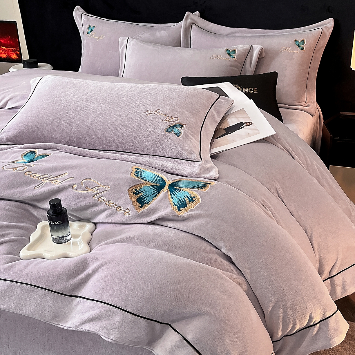 91家纺网 家纺一手货源 找家纺 妮恒美家纺 2025新款牛奶绒刺绣四件套唯美蝴蝶结系列 唯美-梦幻紫