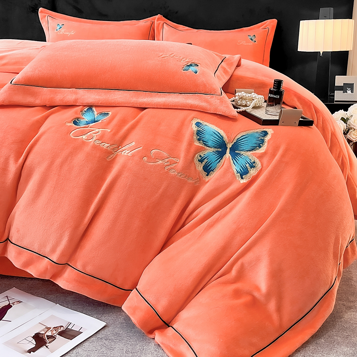 91家纺网 家纺一手货源 找家纺 妮恒美家纺 2025新款牛奶绒刺绣四件套唯美蝴蝶结系列 唯美-焦糖橘