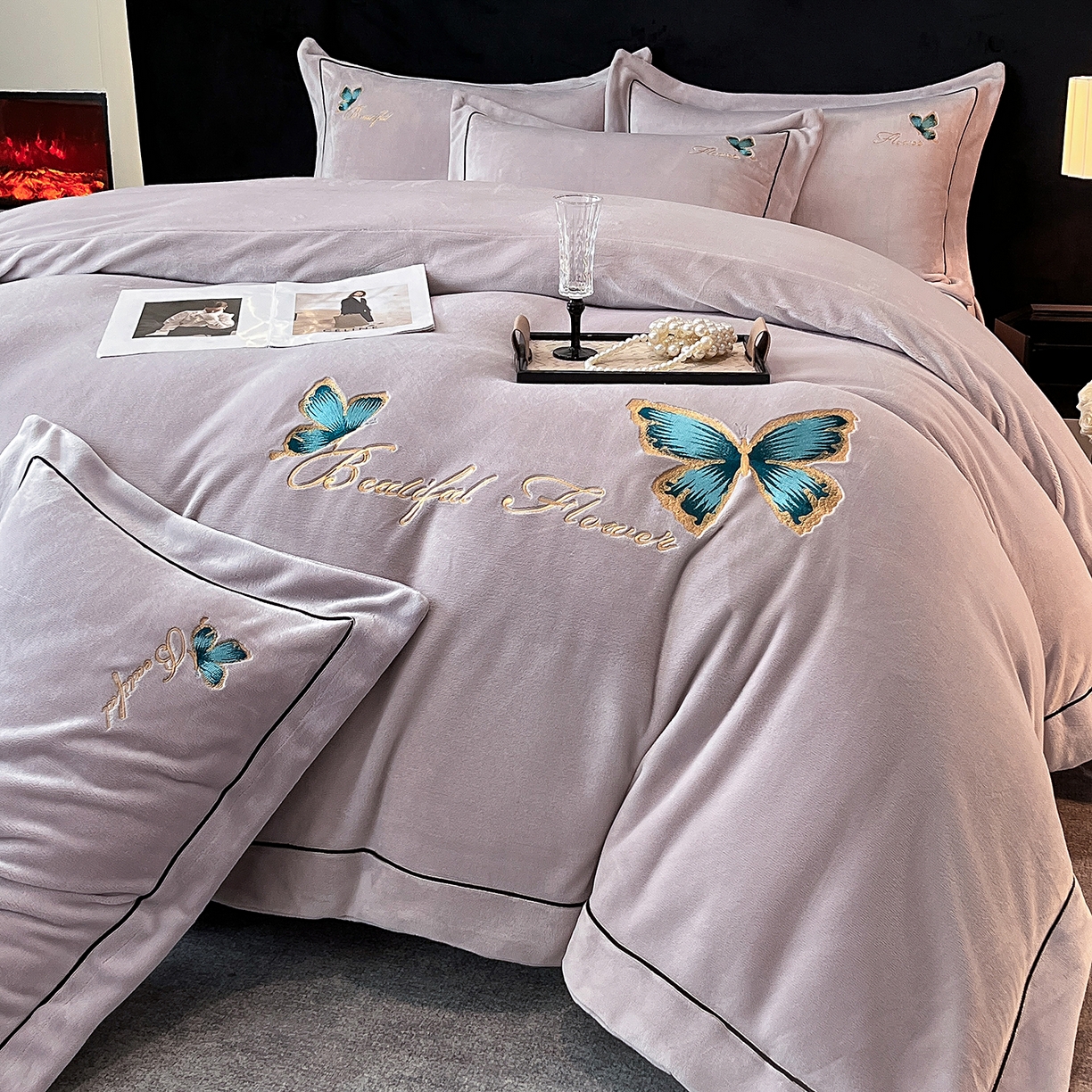 91家纺网 家纺一手货源 找家纺 妮恒美家纺 2025新款牛奶绒刺绣四件套唯美蝴蝶结系列 唯美-梦幻紫