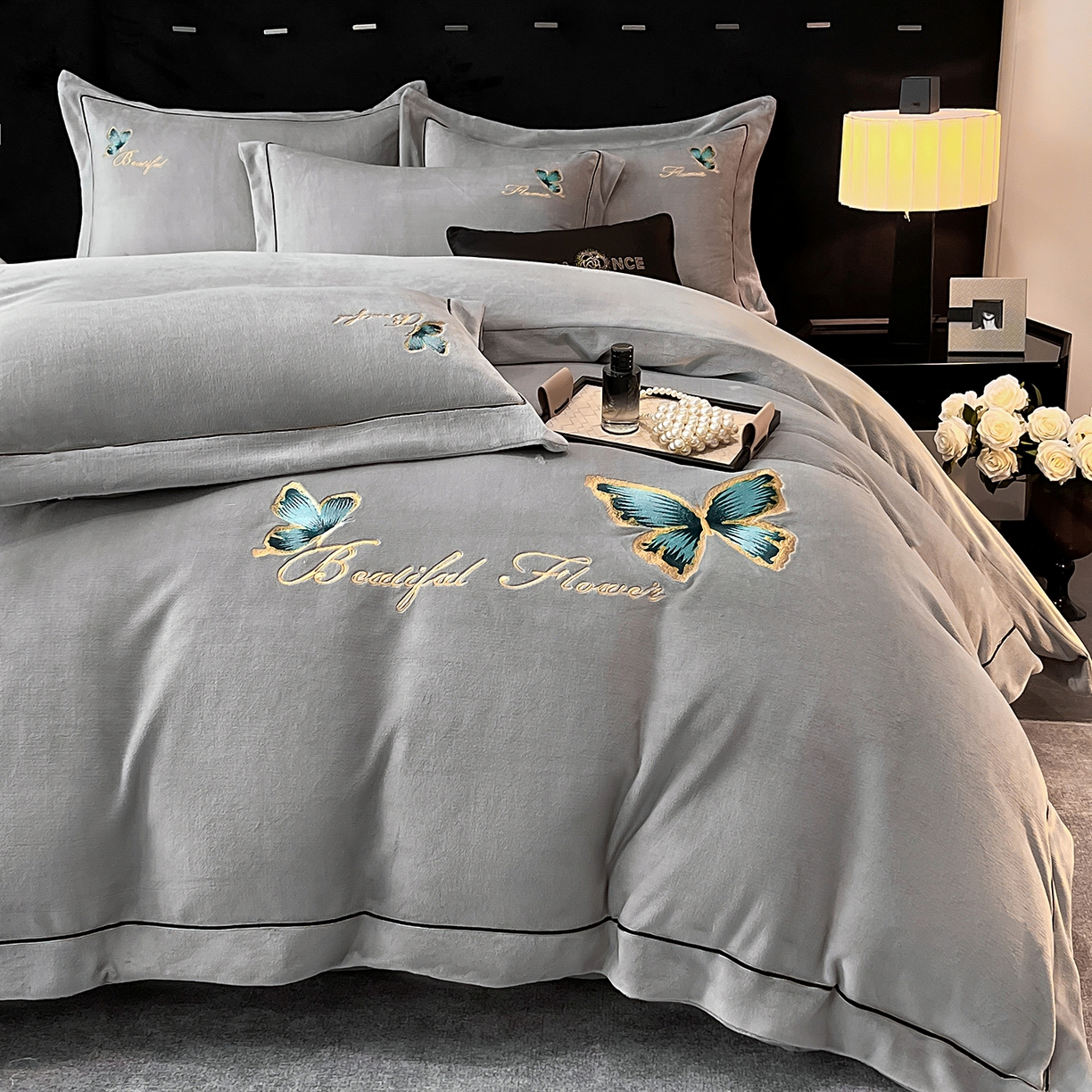 91家纺网 家纺一手货源 找家纺 妮恒美家纺 2025新款牛奶绒刺绣四件套唯美蝴蝶结系列 唯美-浅灰绿