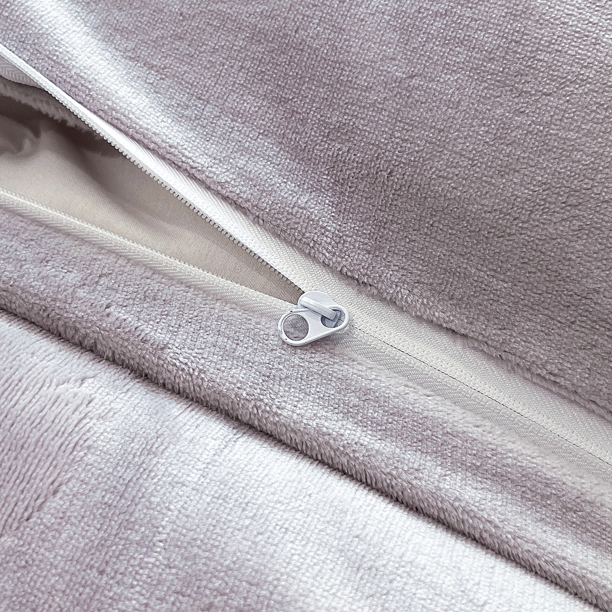 91家纺网 家纺一手货源 找家纺 妮恒美家纺 2025新款牛奶绒刺绣四件套唯美蝴蝶结系列 唯美-梦幻紫