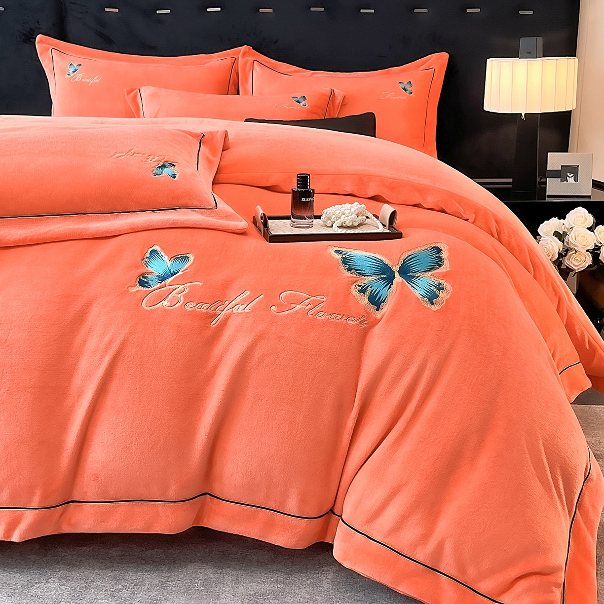 91家纺网 家纺一手货源 找家纺 妮恒美家纺 2025新款牛奶绒刺绣四件套唯美蝴蝶结系列 唯美-焦糖橘