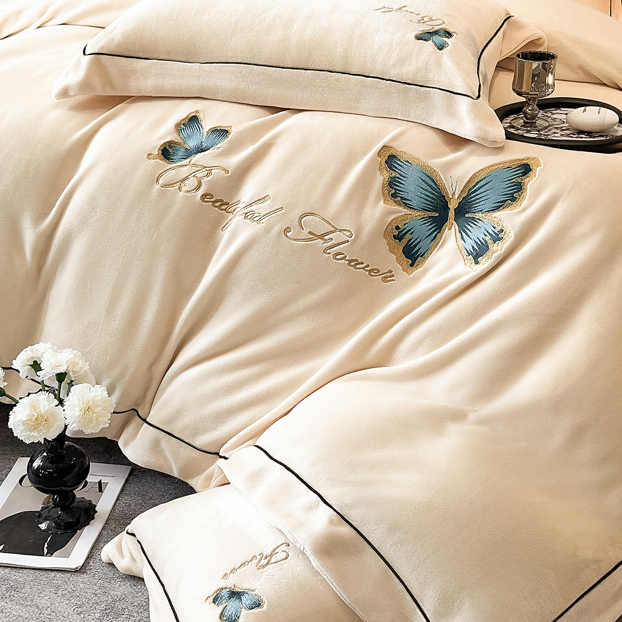 91家纺网 家纺一手货源 找家纺 妮恒美家纺 2025新款牛奶绒刺绣四件套唯美蝴蝶结系列 唯美-白奶咖