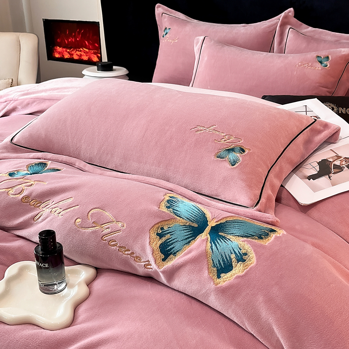 91家纺网 家纺一手货源 找家纺 妮恒美家纺 2025新款牛奶绒刺绣四件套唯美蝴蝶结系列 唯美-豆沙