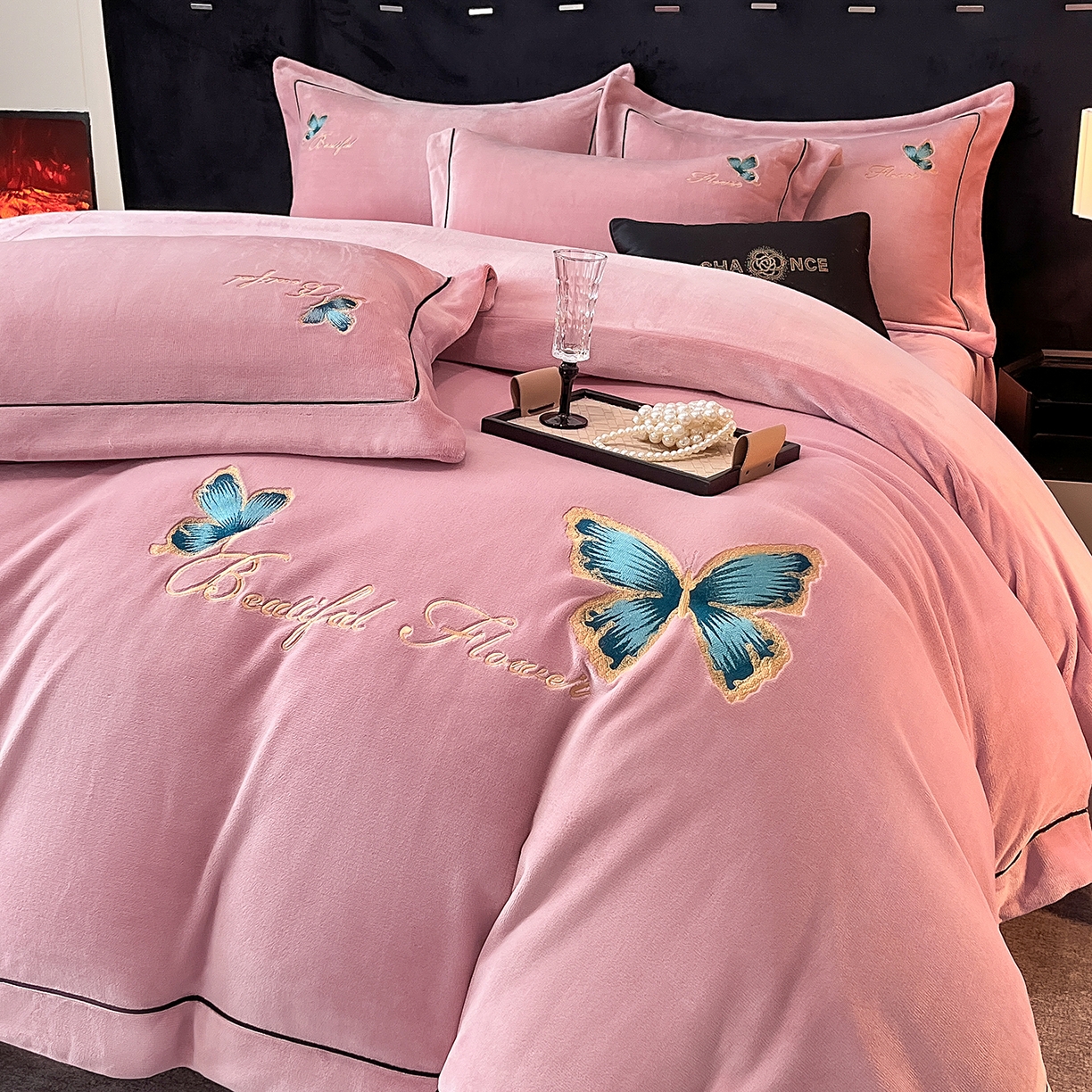 91家纺网 家纺一手货源 找家纺 妮恒美家纺 2025新款牛奶绒刺绣四件套唯美蝴蝶结系列 唯美-豆沙