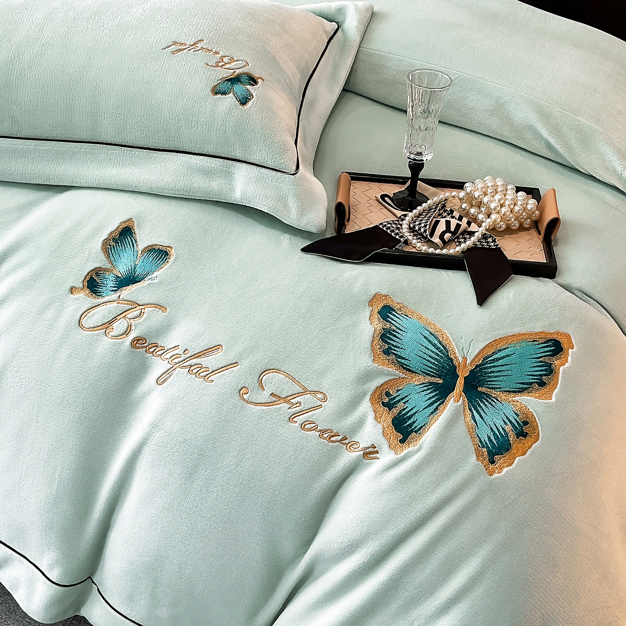 91家纺网 家纺一手货源 找家纺 妮恒美家纺 2025新款牛奶绒刺绣四件套唯美蝴蝶结系列 唯美-元气绿