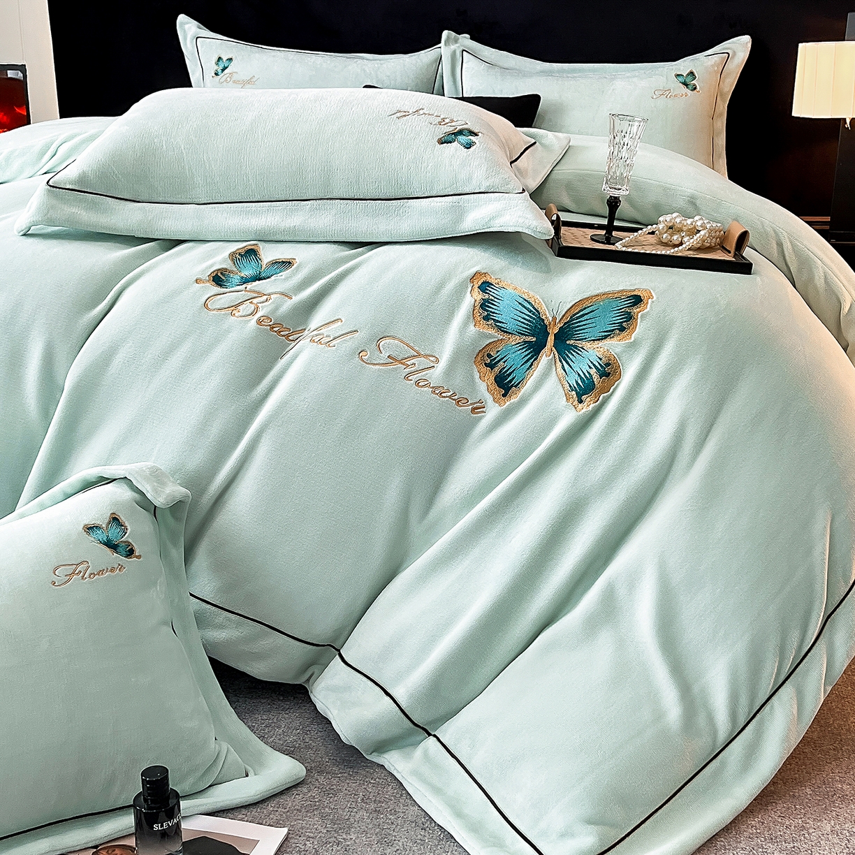 91家纺网 家纺一手货源 找家纺 妮恒美家纺 2025新款牛奶绒刺绣四件套唯美蝴蝶结系列 唯美-元气绿