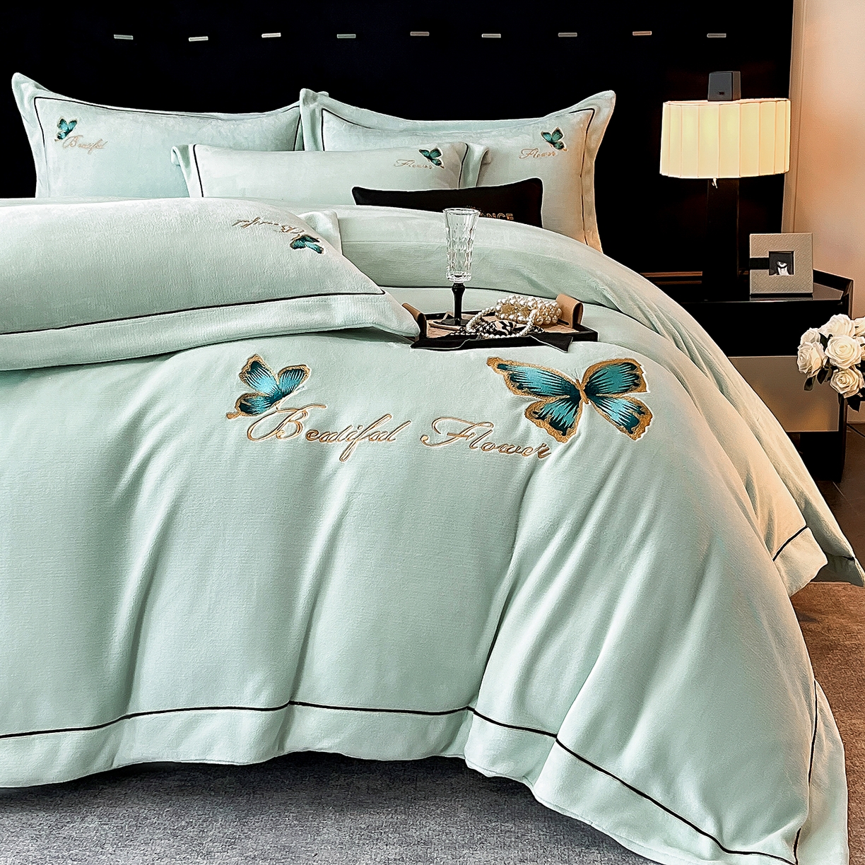 91家纺网 家纺一手货源 找家纺 妮恒美家纺 2025新款牛奶绒刺绣四件套唯美蝴蝶结系列 唯美-元气绿