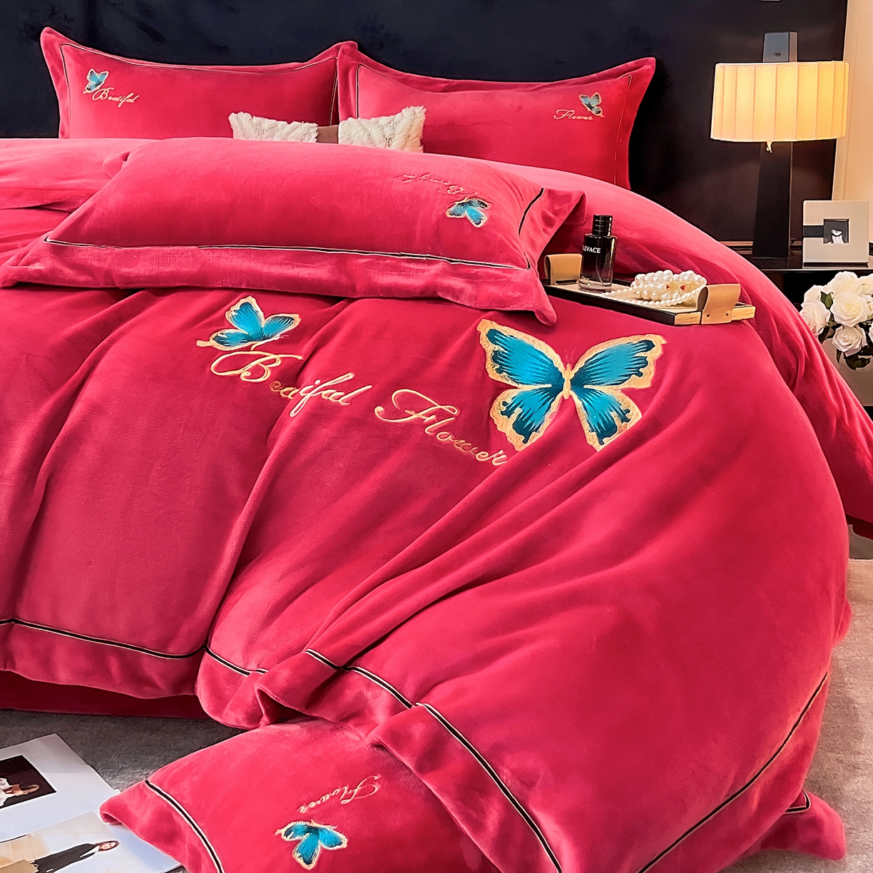 91家纺网 家纺一手货源 找家纺 妮恒美家纺 2025新款牛奶绒刺绣四件套唯美蝴蝶结系列 唯美-富世红
