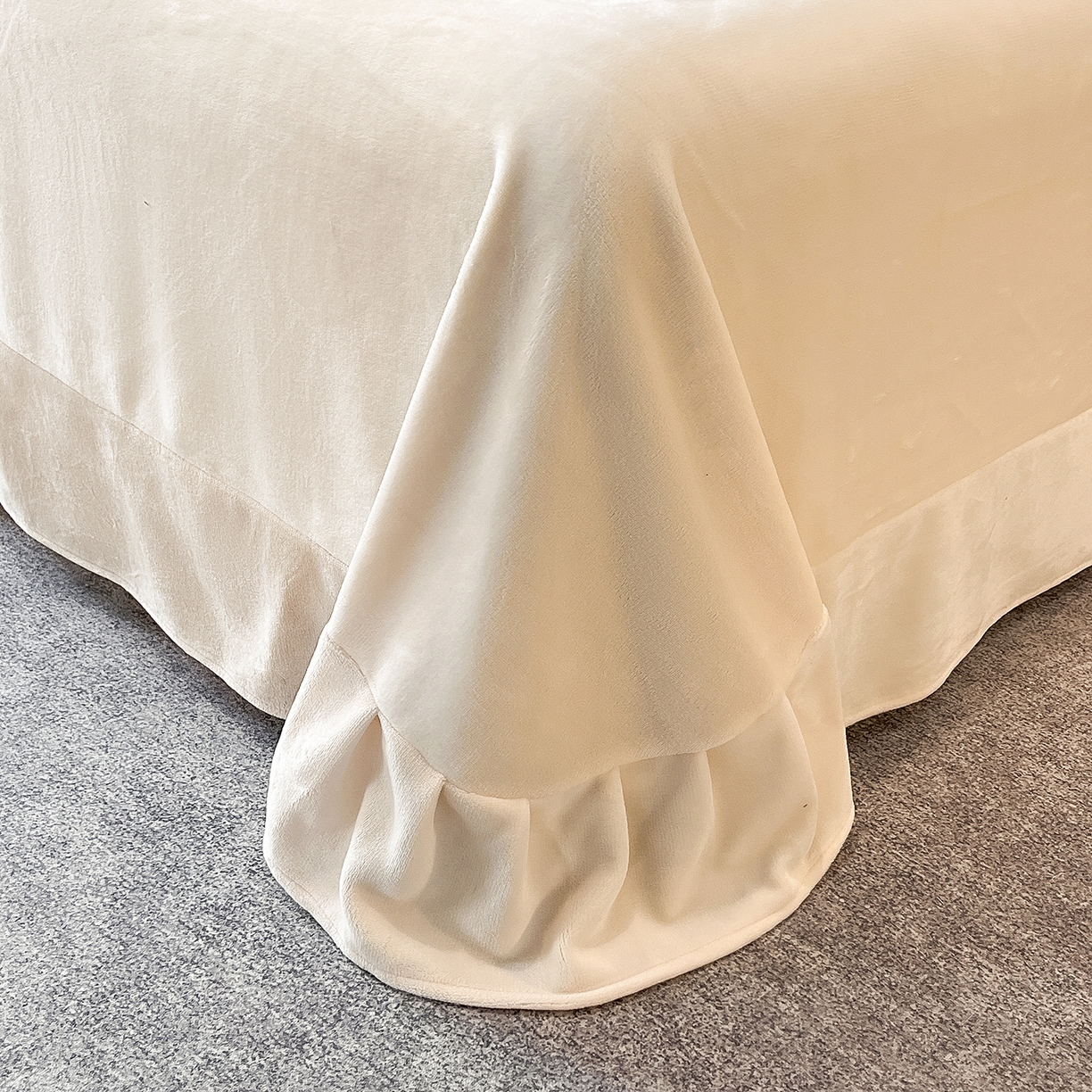 91家纺网 家纺一手货源 找家纺 妮恒美家纺 2025新款牛奶绒刺绣四件套唯美蝴蝶结系列 唯美-白奶咖