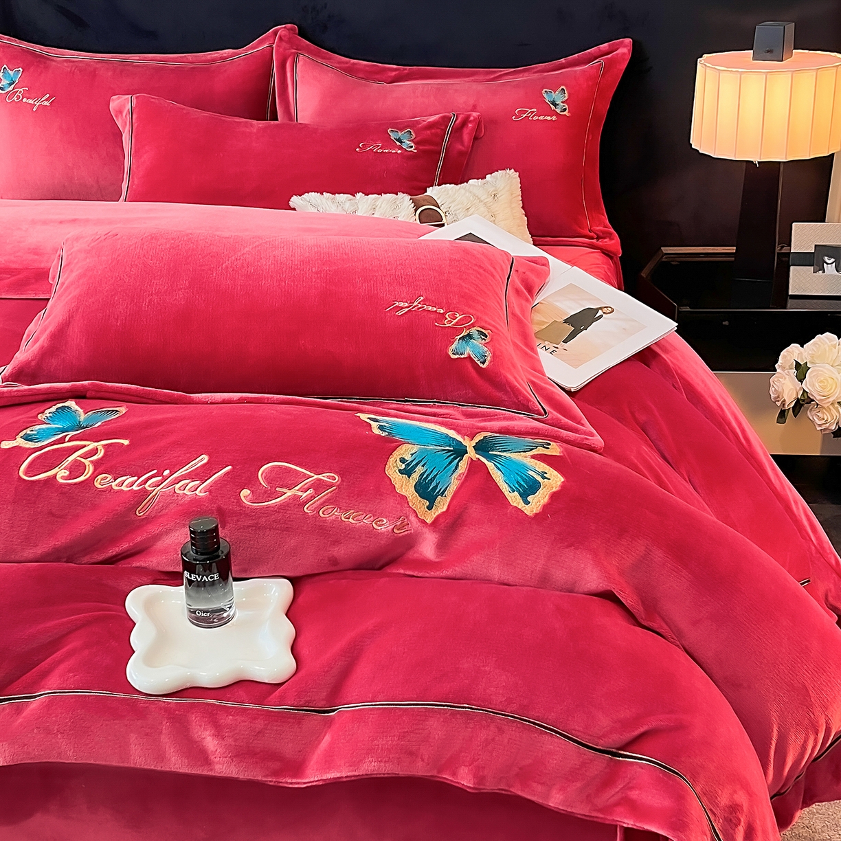 91家纺网 家纺一手货源 找家纺 妮恒美家纺 2025新款牛奶绒刺绣四件套唯美蝴蝶结系列 唯美-富世红