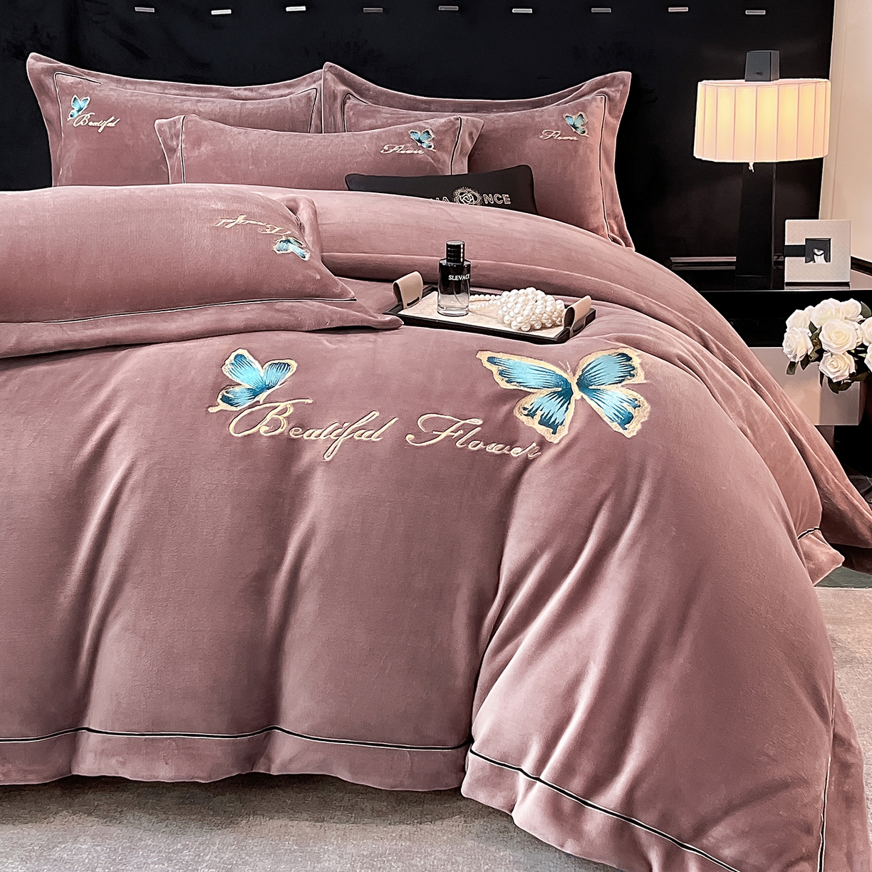 91家纺网 家纺一手货源 找家纺 妮恒美家纺 2025新款牛奶绒刺绣四件套唯美蝴蝶结系列 唯美-相约拿铁