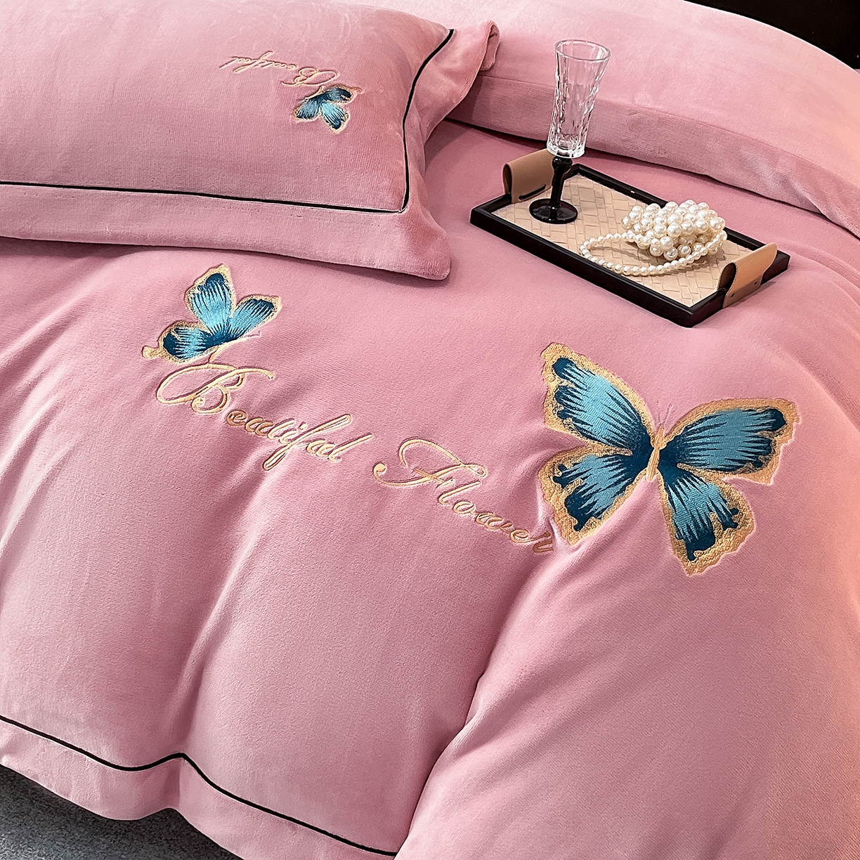 91家纺网 家纺一手货源 找家纺 妮恒美家纺 2025新款牛奶绒刺绣四件套唯美蝴蝶结系列 唯美-豆沙