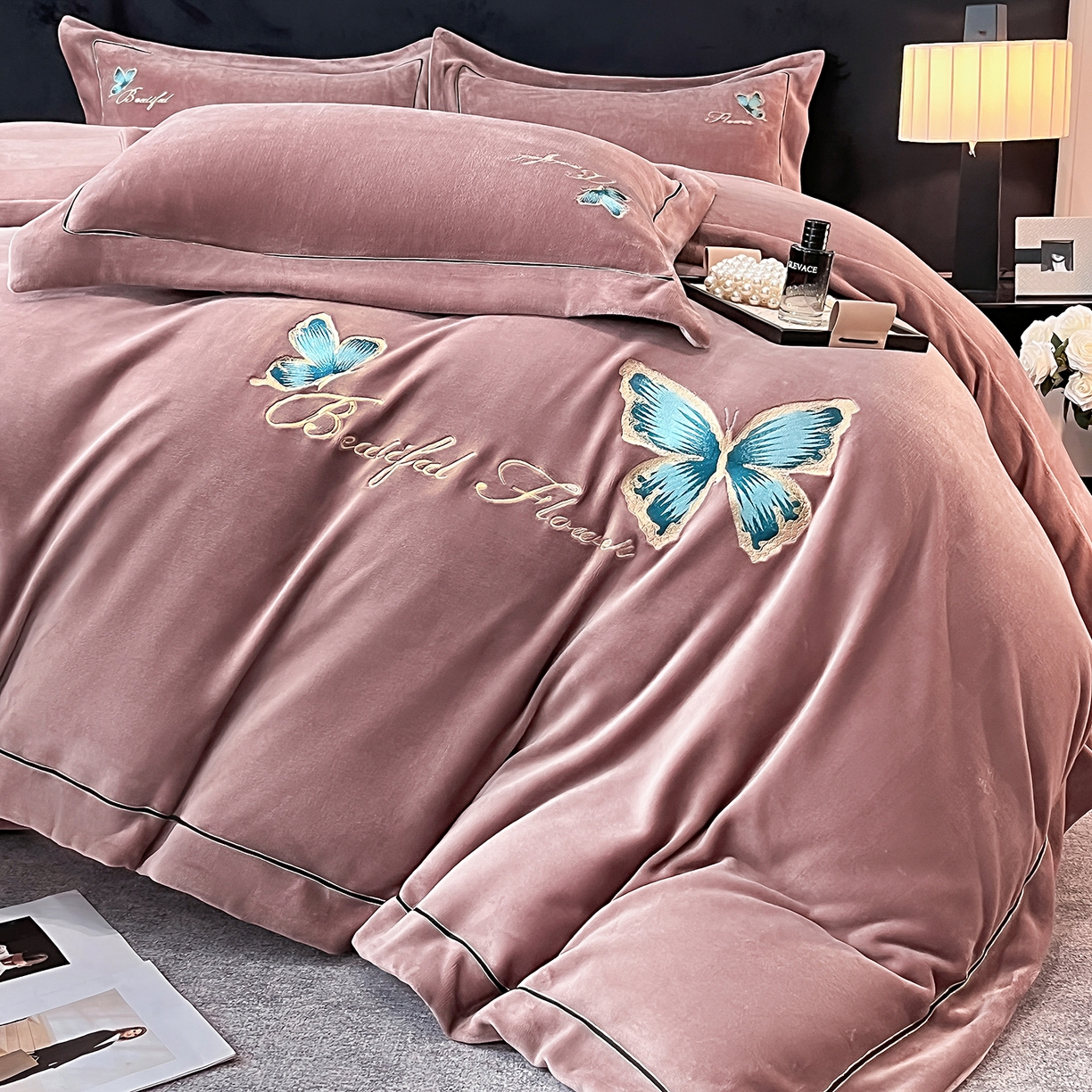 91家纺网 家纺一手货源 找家纺 妮恒美家纺 2025新款牛奶绒刺绣四件套唯美蝴蝶结系列 唯美-相约拿铁