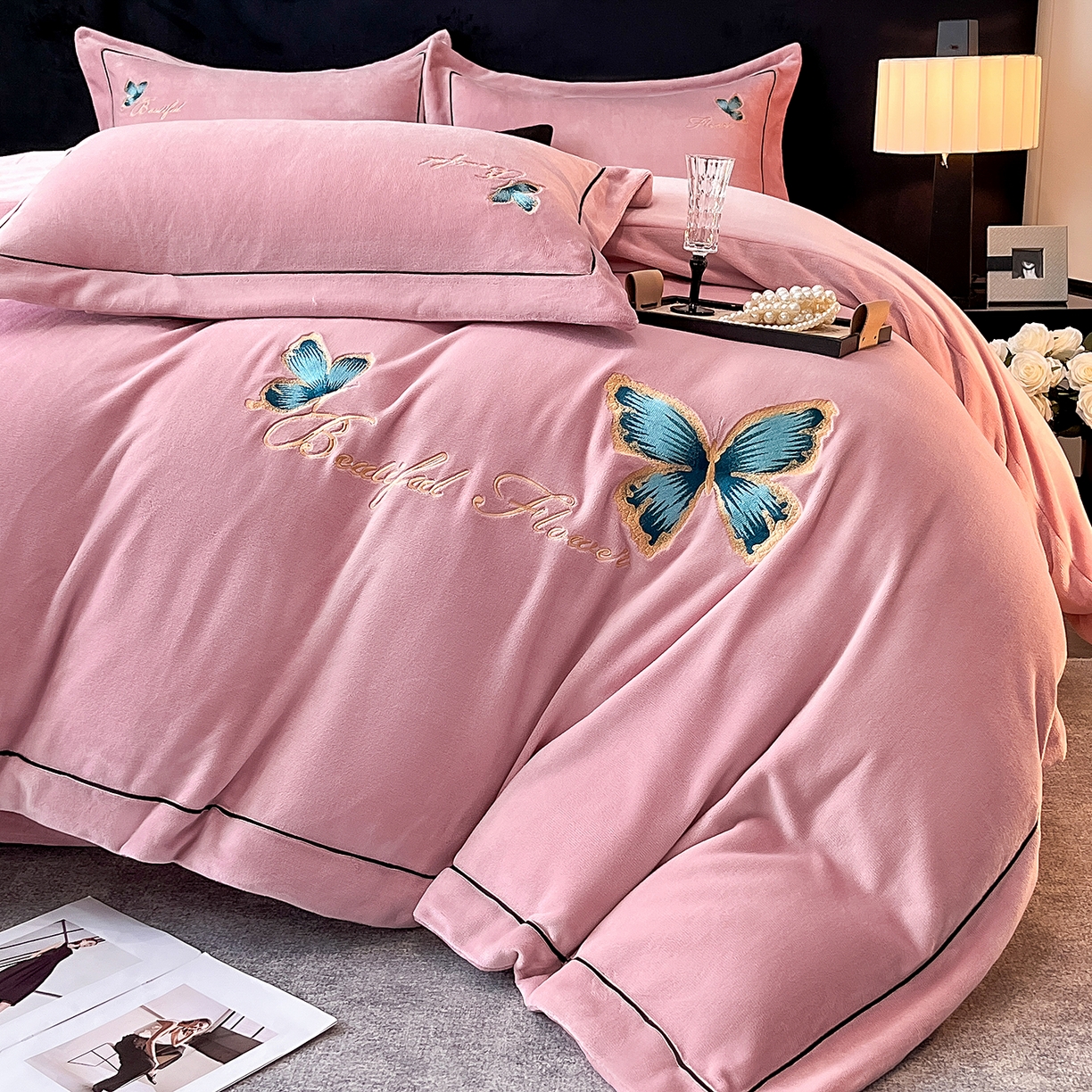 91家纺网 家纺一手货源 找家纺 妮恒美家纺 2025新款牛奶绒刺绣四件套唯美蝴蝶结系列 唯美-豆沙