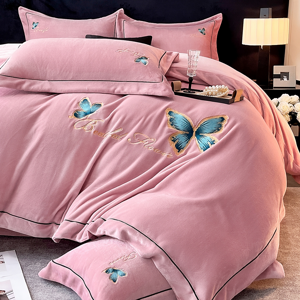 91家纺网 家纺一手货源 找家纺 妮恒美家纺 2025新款牛奶绒刺绣四件套唯美蝴蝶结系列 唯美-豆沙