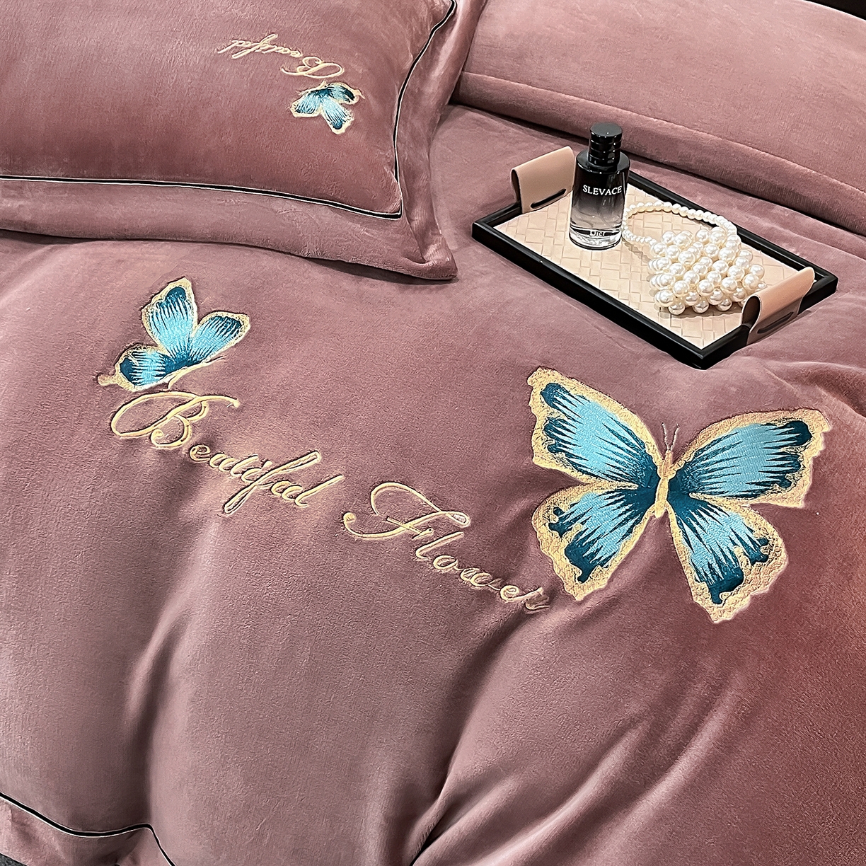 91家纺网 家纺一手货源 找家纺 妮恒美家纺 2025新款牛奶绒刺绣四件套唯美蝴蝶结系列 唯美-相约拿铁