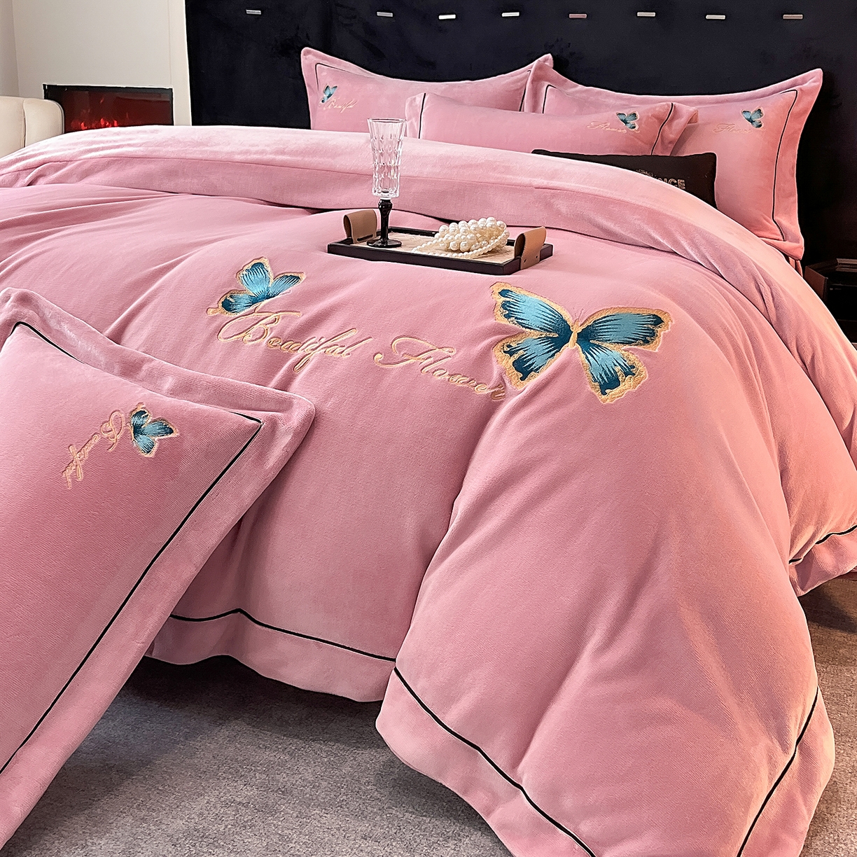 91家纺网 家纺一手货源 找家纺 妮恒美家纺 2025新款牛奶绒刺绣四件套唯美蝴蝶结系列 唯美-豆沙