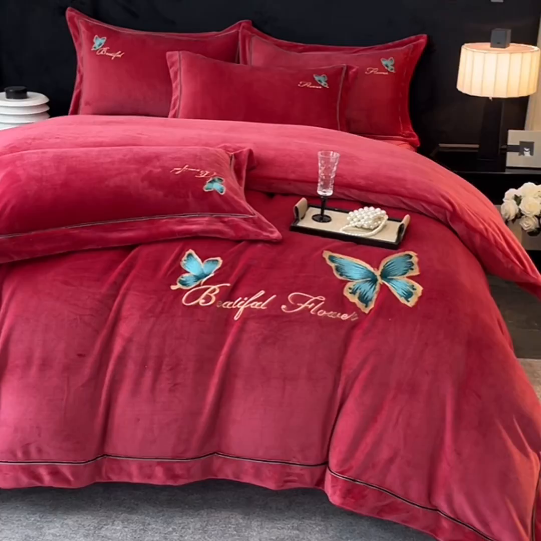 91家纺网 家纺一手货源 找家纺 妮恒美家纺 2025新款牛奶绒刺绣四件套唯美蝴蝶结系列 唯美-富世红