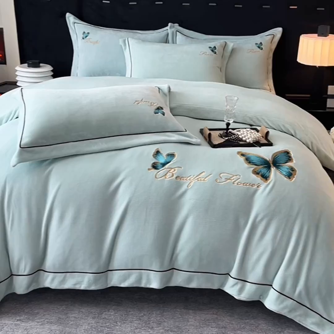 91家纺网 家纺一手货源 找家纺 妮恒美家纺 2025新款牛奶绒刺绣四件套唯美蝴蝶结系列 唯美-元气绿