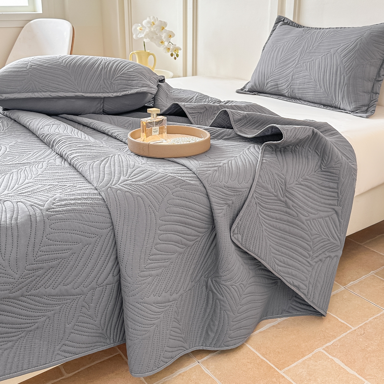 91家纺网 家纺一手货源 找家纺 手艺人家纺 2025新款化纤亲肤床盖三件套 HS-01灰色