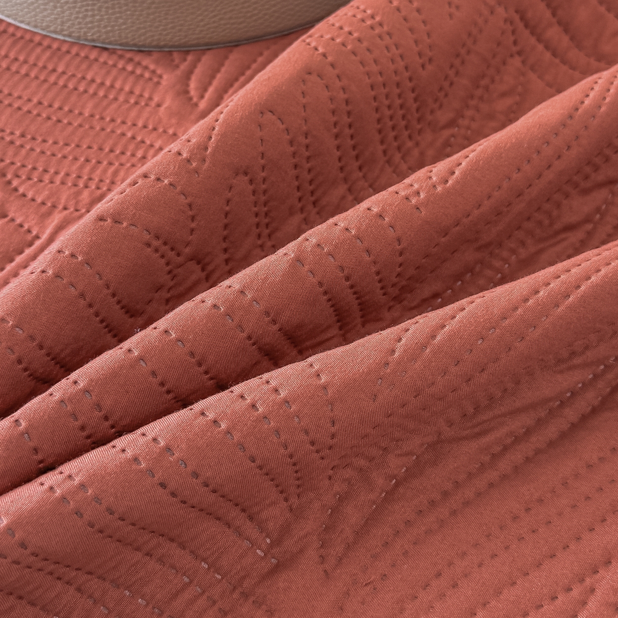 91家纺网 家纺一手货源 找家纺 手艺人家纺 2025新款化纤亲肤床盖三件套 HS-01酒咖