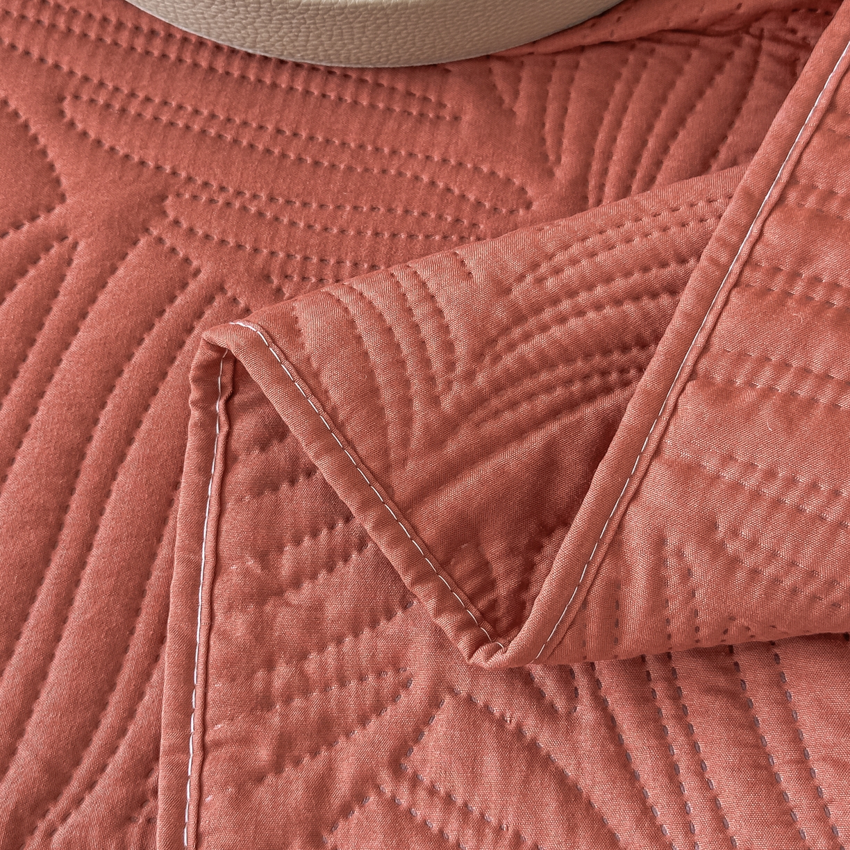 91家纺网 家纺一手货源 找家纺 手艺人家纺 2025新款化纤亲肤床盖三件套 HS-01酒咖