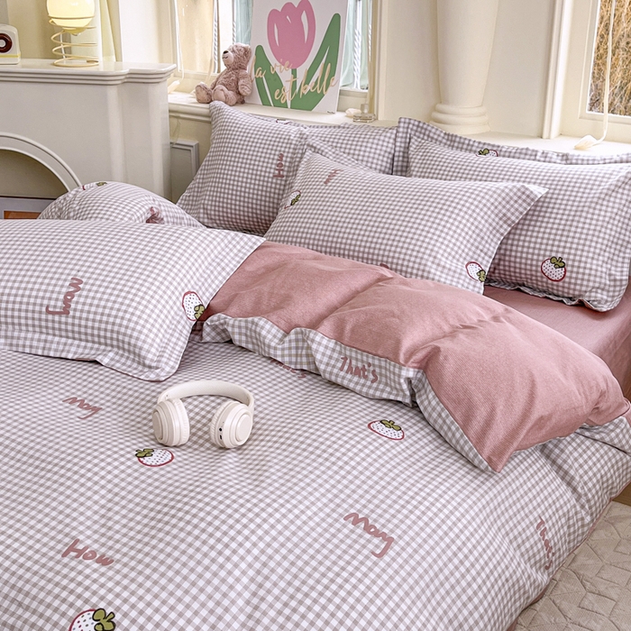 91家纺网 家纺一手货源 找家纺 红淳家纺 2025新款小清新春款12868全棉印花四件套 格纹水果（咖）