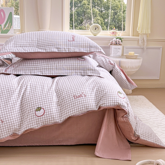 91家纺网 家纺一手货源 找家纺 红淳家纺 2025新款小清新春款12868全棉印花四件套 格纹水果（咖）