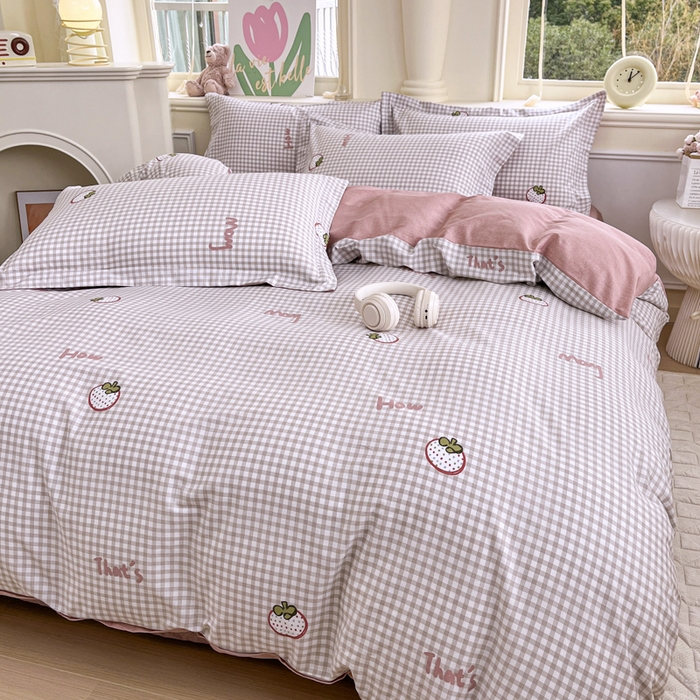 91家纺网 家纺一手货源 找家纺 红淳家纺 2025新款小清新春款12868全棉印花四件套 格纹水果（咖）