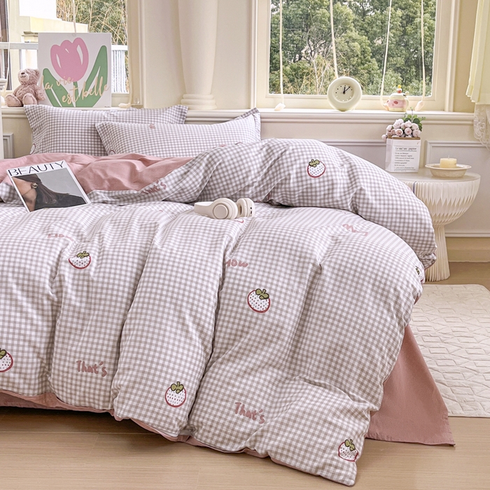 91家纺网 家纺一手货源 找家纺 红淳家纺 2025新款小清新春款12868全棉印花四件套 格纹水果（咖）