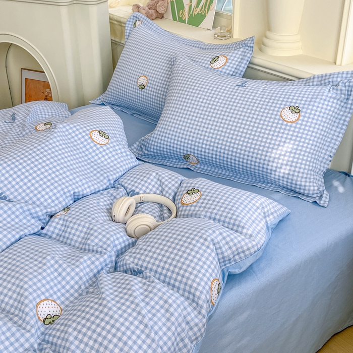 91家纺网 家纺一手货源 找家纺 红淳家纺 2025新款小清新春款12868全棉印花四件套 格纹水果（蓝）