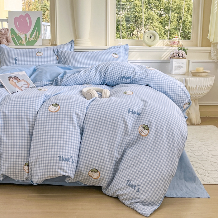 91家纺网 家纺一手货源 找家纺 红淳家纺 2025新款小清新春款12868全棉印花四件套 格纹水果（蓝）