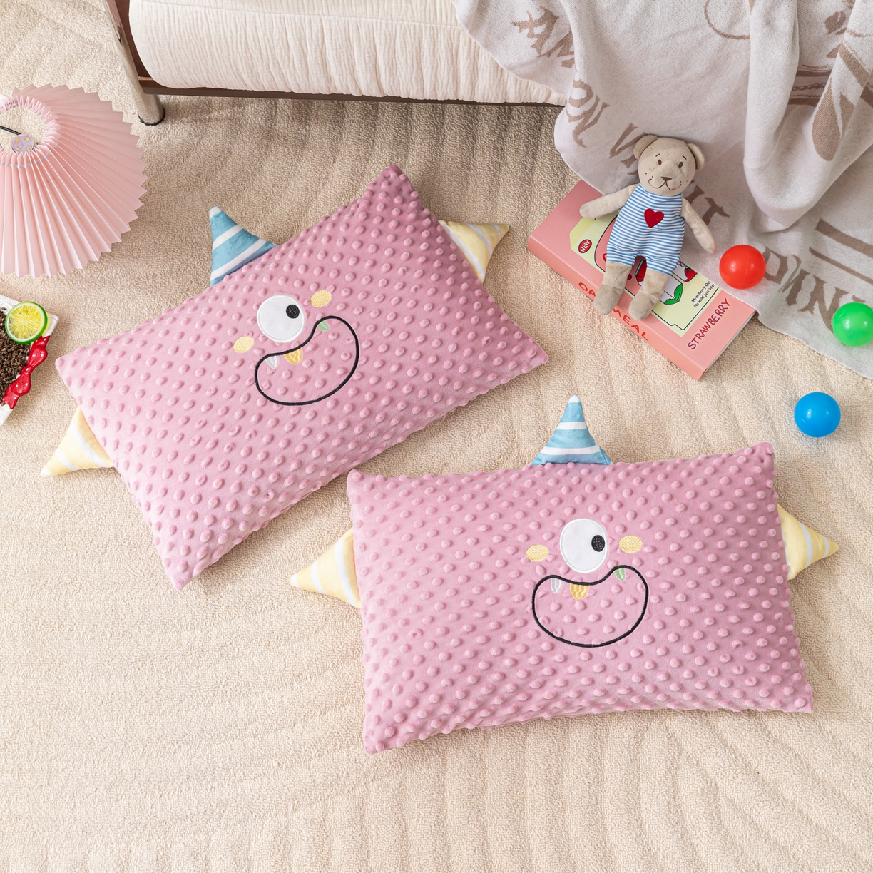 91家纺网 家纺一手货源 找家纺 （总）织布人 2025新款荞麦枕豆豆绒小怪兽卡通儿童荞麦枕学生枕开学季宿舍枕头枕芯