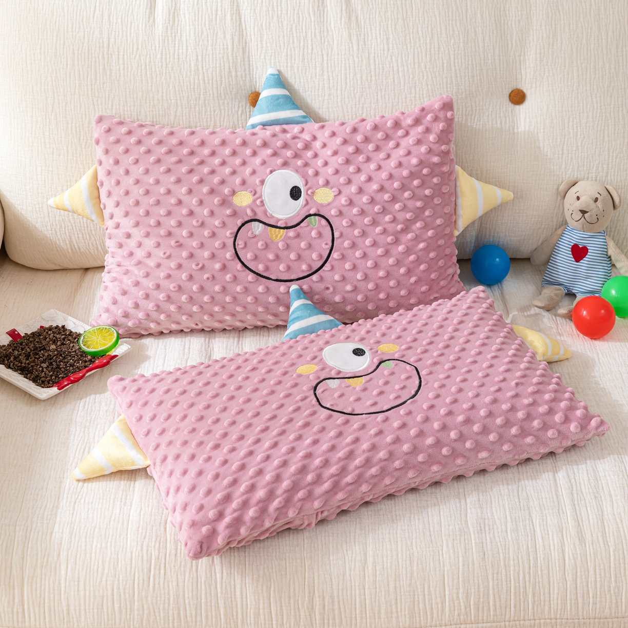 91家纺网 家纺一手货源 找家纺 （总）织布人 2025新款荞麦枕豆豆绒小怪兽卡通儿童荞麦枕学生枕开学季宿舍枕头枕芯