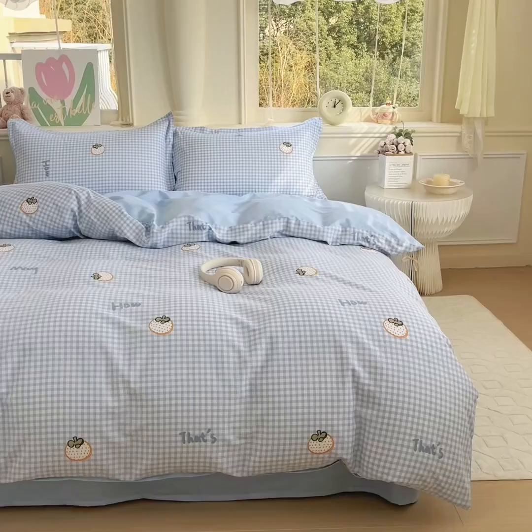 91家纺网 家纺一手货源 找家纺 红淳家纺 2025新款小清新春款12868全棉印花四件套 格纹水果（蓝）