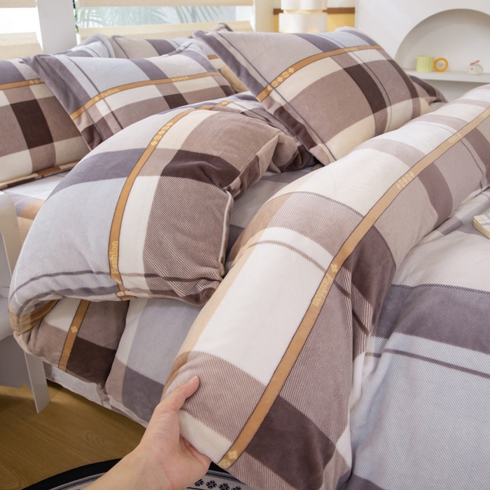 91家纺网 家纺一手货源 找家纺 优姿家纺 2025新款加厚全消光牛奶绒印花四件套格调