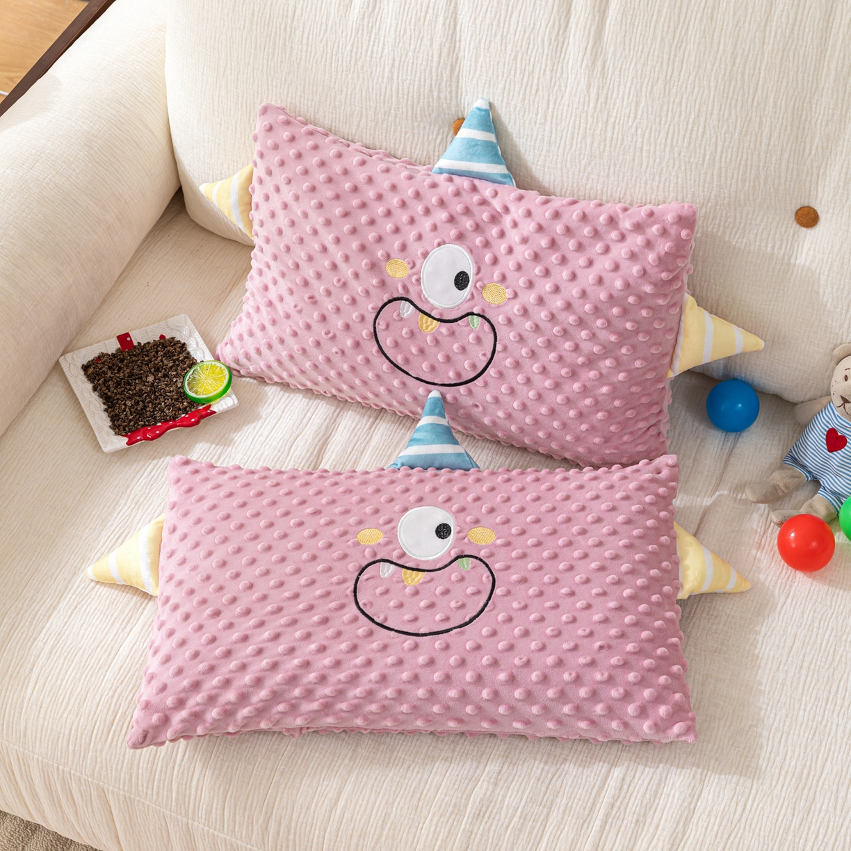 91家纺网 家纺一手货源 找家纺 （总）织布人 2025新款荞麦枕豆豆绒小怪兽卡通儿童荞麦枕学生枕开学季宿舍枕头枕芯