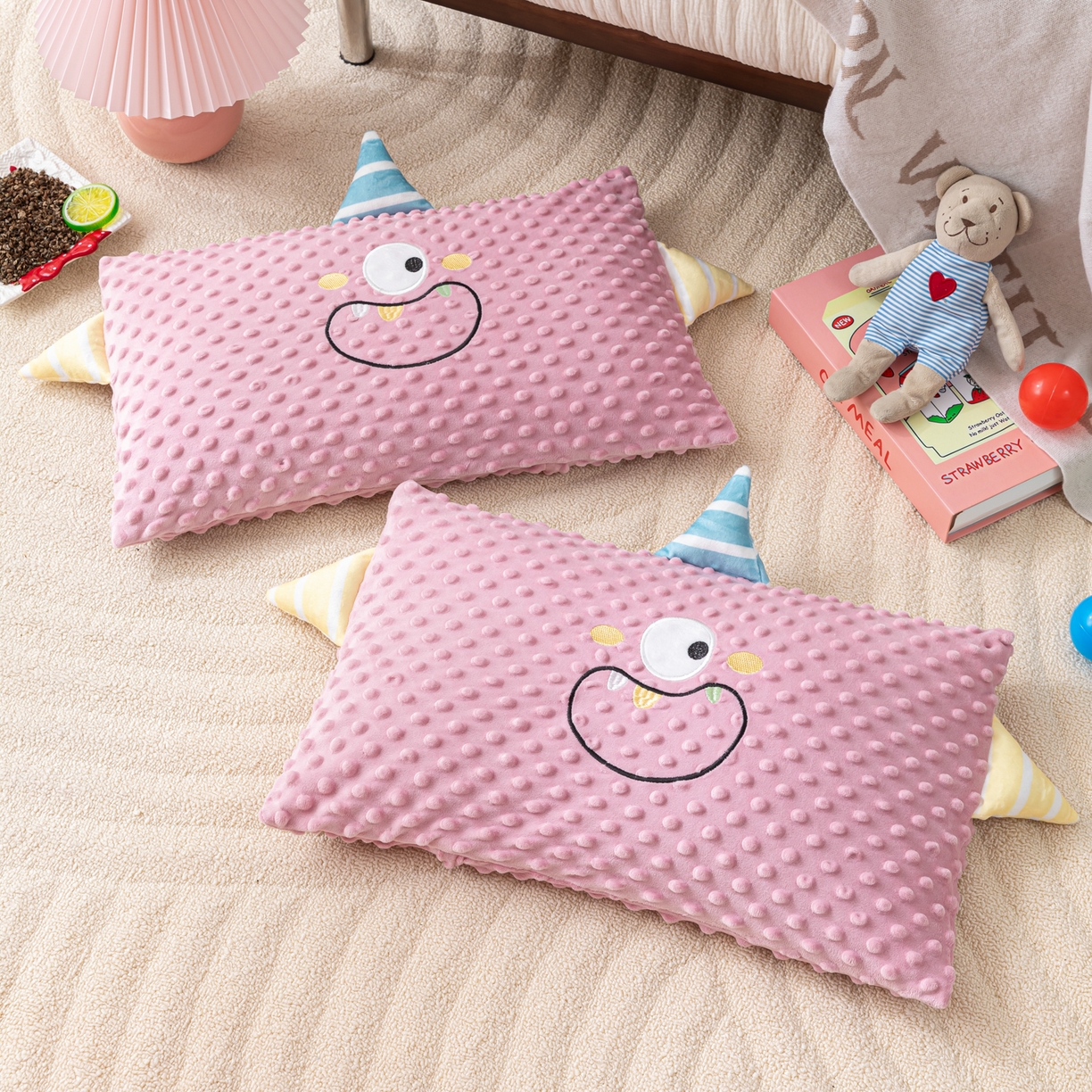 91家纺网 家纺一手货源 找家纺 （总）织布人 2025新款荞麦枕豆豆绒小怪兽卡通儿童荞麦枕学生枕开学季宿舍枕头枕芯