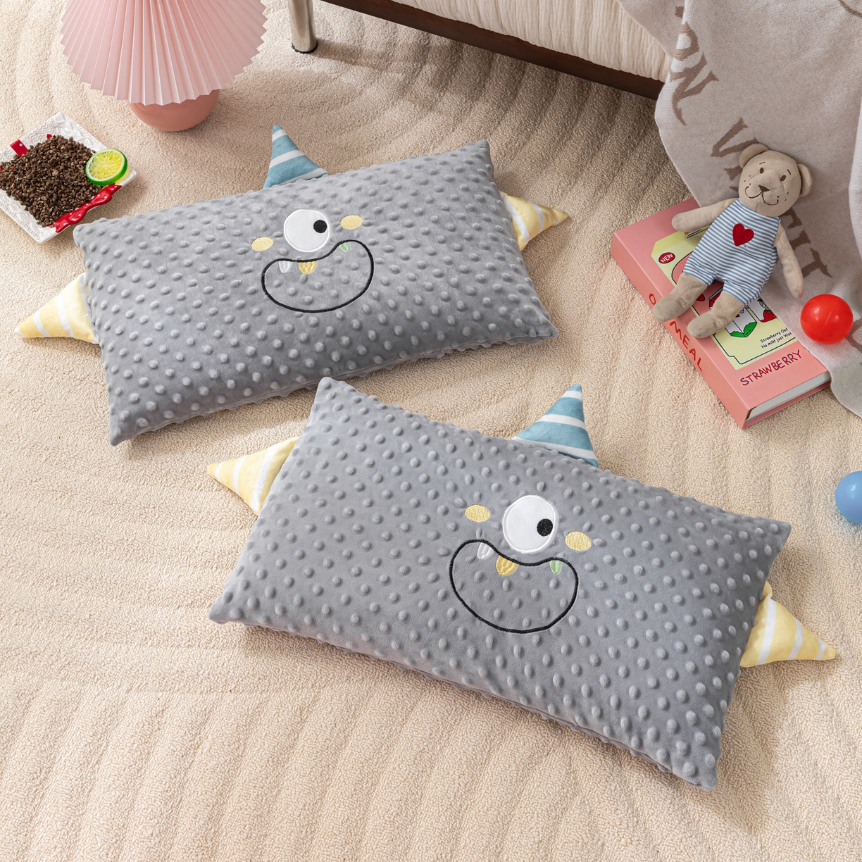 91家纺网 家纺一手货源 找家纺 （总）织布人 2025新款荞麦枕豆豆绒小怪兽卡通儿童荞麦枕学生枕开学季宿舍枕头枕芯