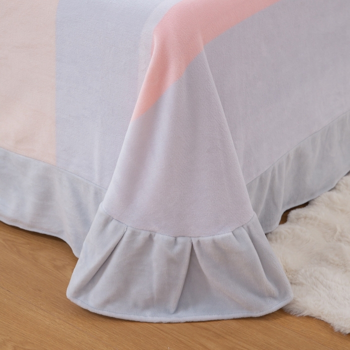 91家纺网 家纺一手货源 找家纺 优姿家纺 2025新款加厚全消光牛奶绒印花四件套精彩世界