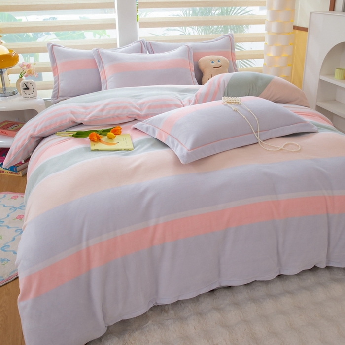 91家纺网 家纺一手货源 找家纺 优姿家纺 2025新款加厚全消光牛奶绒印花四件套精彩世界