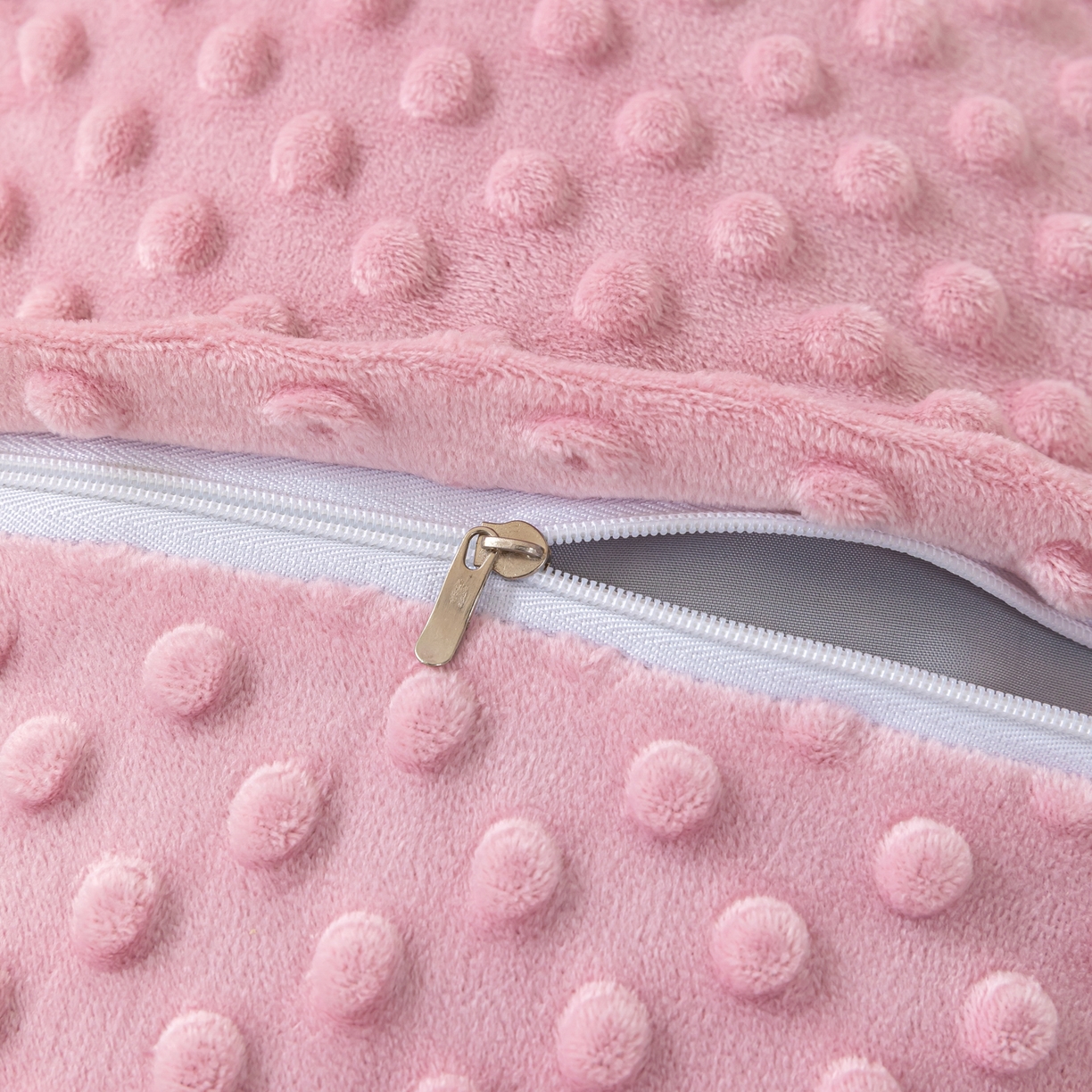 91家纺网 家纺一手货源 找家纺 织布人 2025新款荞麦枕豆豆绒小怪兽卡通儿童荞麦枕学生枕开学季宿舍枕头枕芯 太空豆豆荞麦枕-太空眼粉 30x50cm/只