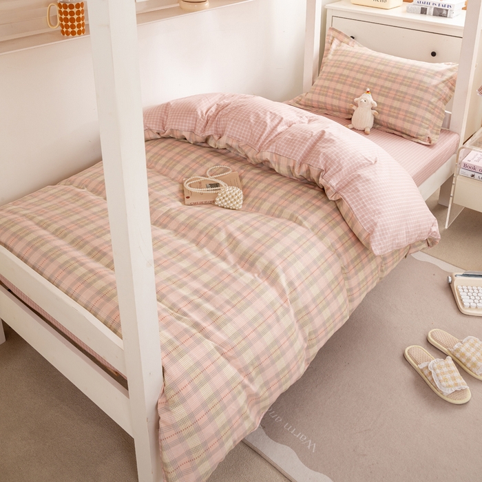 91家纺网 家纺一手货源 找家纺 红淳家纺 2025新款全棉青少年学生三件套 淑女格-红