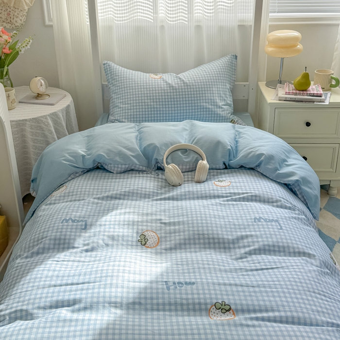 91家纺网 家纺一手货源 找家纺 红淳家纺 2025新款全棉青少年学生三件套 格纹水果（蓝）