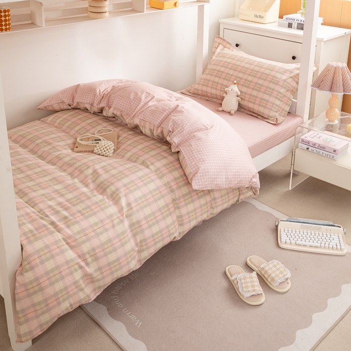 91家纺网 家纺一手货源 找家纺 红淳家纺 2025新款全棉青少年学生三件套 淑女格-红