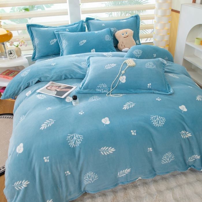 91家纺网 家纺一手货源 找家纺 优姿家纺 2025新款加厚全消光牛奶绒印花四件套美拉时光